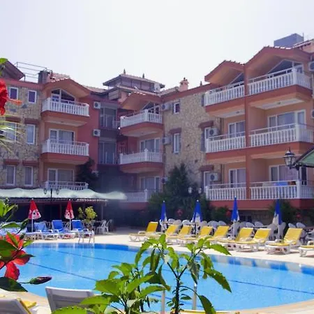 Mediterranean Garden Apartment *