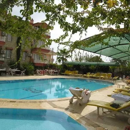 Mediterranean Garden Apartment *