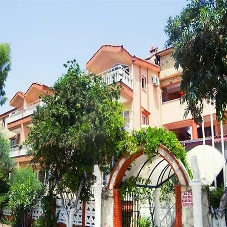 Mediterranean Garden Apartment *